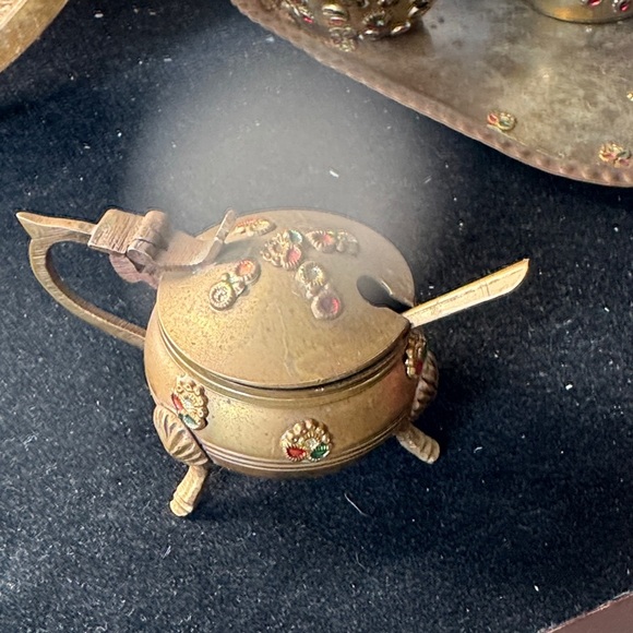 Vintage Brass Spice Set with Floral Design - Picture 15 of 16